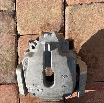 Přední levý brzdový třmen BMW 5 (F10)