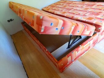 Postel s úložným prostorem