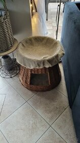Proutěný pelíšek pro kočky s boudou