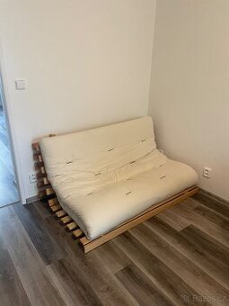 Futon a dřevěný rošt (postel/pohovka)