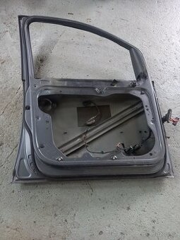VW Touran 2,Caddy predni dvere leve