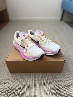 NIKE Zoom Fly 5 – běžecké boty, vel. 39, nové