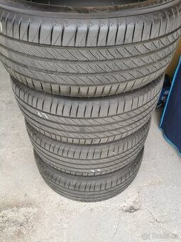 Prodám sadu 4ks letních Pneu 215 /55/17 Michelin