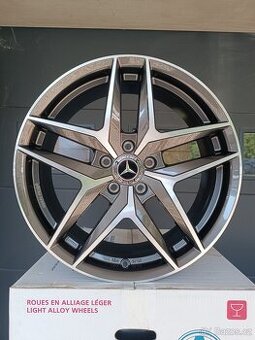 Mercedes R19