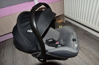 Velmi bezpečná autosedačka pro novorozence