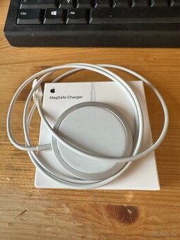 Apple MagSafe 2020 bezdrátová nabíječka