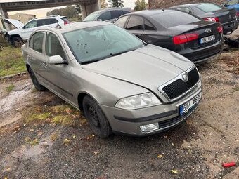 Dily Skoda Octavia 2 motor 1.6 BXE dveře víko sedan Airbagov