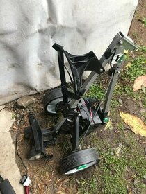 Elektricky golfovy vozik