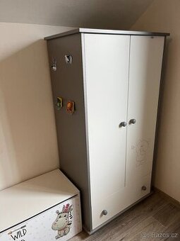 Dětská šatní skříň