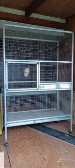 Voliéra. Zamluveno.