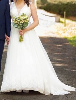 Svatební šaty