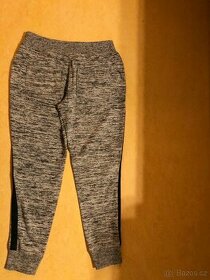 Kvalitní tepláky vel.134-140