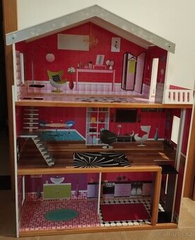 Dřevěný domeček pro panenky