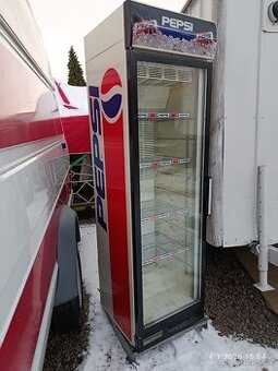 Prosklená lednice Pepsi