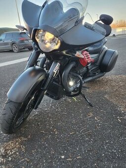 Létajicí pevnost Moto Guzzi MGX 21 Fly forest