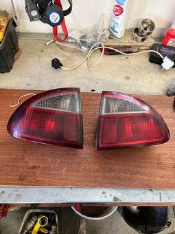 Prodám zadní světla Seat Leon 1M zatmavené