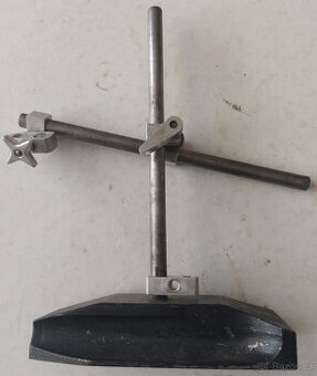 Stojánek na úchylkoměry