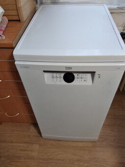 Myčka BEKO, model BDFS26020WQ, na náhradní díly