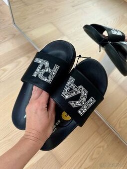 ČERNÉ PANTOFLE KARL LAGERFELD  1