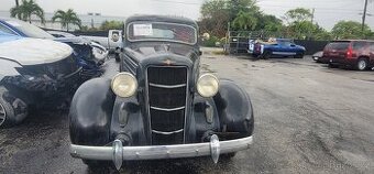 Dodge Deluxe z roku 1935.