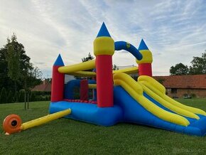 Skákací hrad skluzavka Velikost 11,5m2 - pronájem