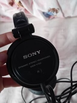 Sony MDR-V150 sluchátka