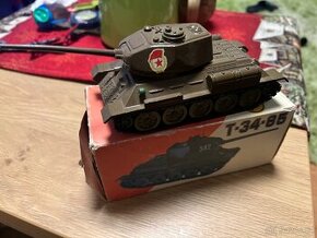 Tank T 34 -85