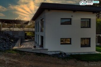 Luxusní bydlení v novostavbě s panoramatickými okny: vlastní