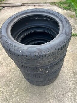 Pirelli 235/50 R19 - 1