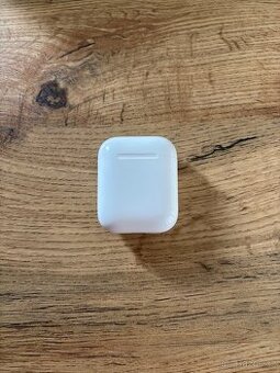 AirPods 2 s Lightning nabíjecím pouzdrem