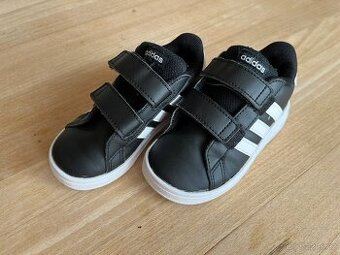 Botasky Adidas, vel. 26