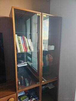 Dvě skříňky z obývací stěny, prosklené - ZA ODVOZ