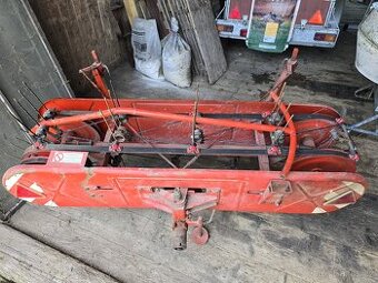 Obraceč sena na MF 70