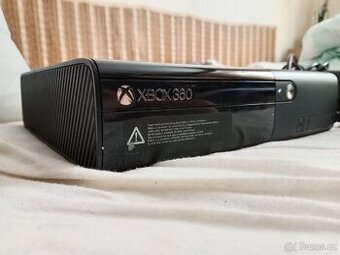 Xbox 360 + 17 her – plně funkční stav