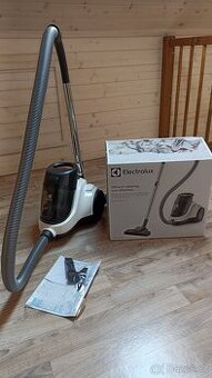 Nový Electrolux EC41 - 2SW