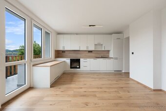 LUXUSNÍ byt Čebín 4kk 155m2 ( vč. zahrada, balkon, parking)