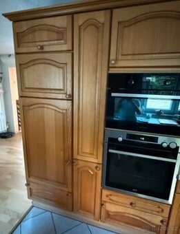 Rustikální dubová kuchyně se spotřebiči,5507