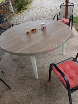 Kulatý stůl 150 cm -prodám levně
