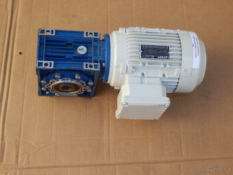 Elektromotor s převodovkou 750W 15 ot./1min