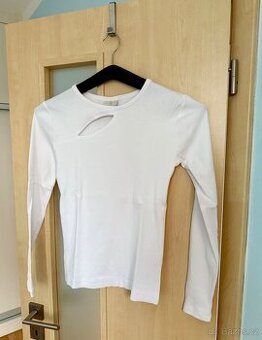 Zajímavé bílé dám. tričko, zn. Kaffe, S/M, sleva 860 Kč.