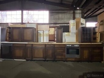 Masivní kuchyňská linka z Německa se spotřebiči