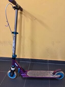 Dětská koloběžka OXELO brzda na řídítkách a odpružením MID5