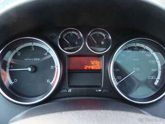 Peugeot 308, 1.6 HDi, 68 kW, panorama,klima