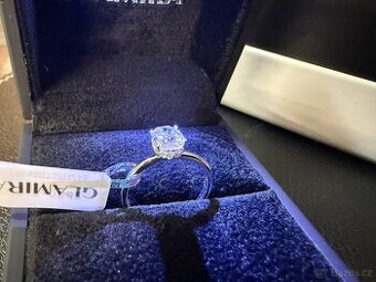 Zásnubní prsten bílé zlato