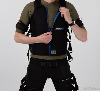 Ems přístroj pro studia nebo mobilní trenér a fyzio