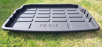 Plastová vana + celoroční koberce FABIA IV