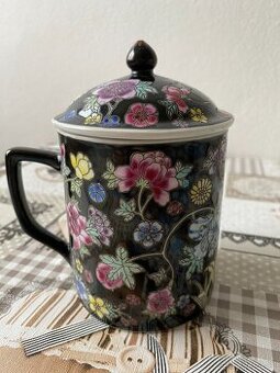 Retro hrnek s pokličkou z čínského porcelánu