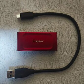 Kingston XS1000 SSD 1TB, červená