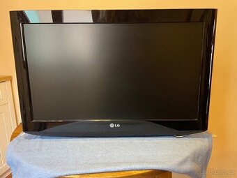 Televize LG s držákem na zeď