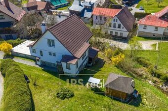 Dům 200 m od sjezdovky, 2 bytové jednotky, pozemek 788m2
